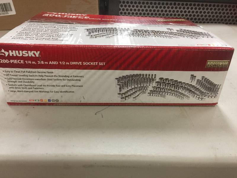 lot 114 image: Husky 14 in., 38 in. and 12 in. Drive Socket Set (200-Piece) New