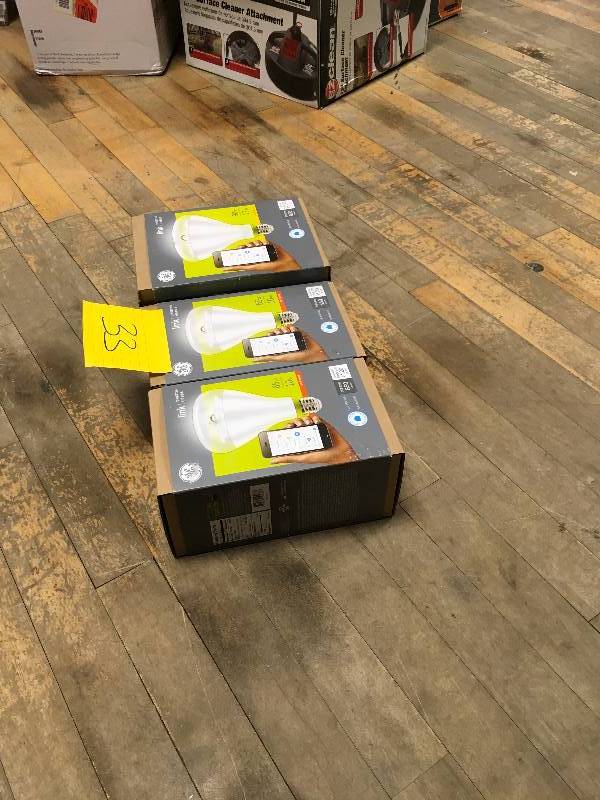LINK Connected LED Bulb 90W replacement 13W - Lot of 3 not used
