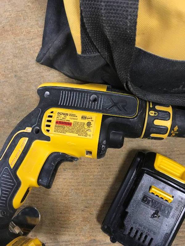DeWalt 20 Volt AX XR Lithion-Ion Brushless Drywall Screwgun  in working conditions