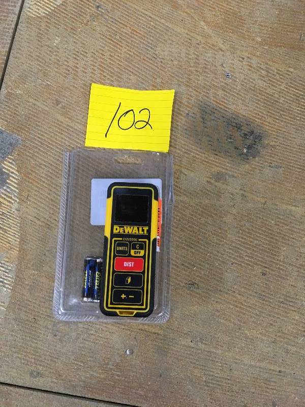 DeWalt 100 ft. Laser Distance Measurer in like new conditions