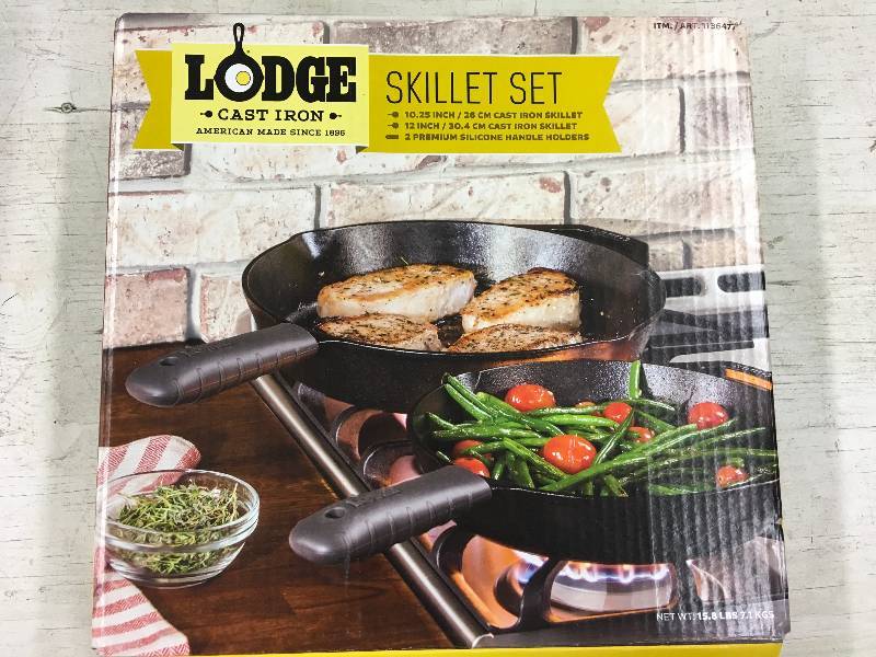lot 208 image: LODGE 2PK CAST IRON