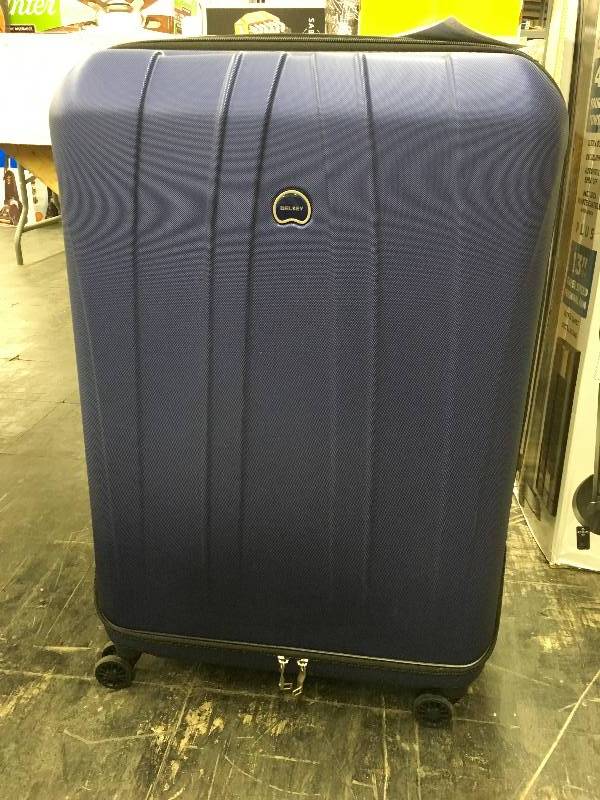 lot 209 image: ECOM BLUE DELSEY LUGGAGE