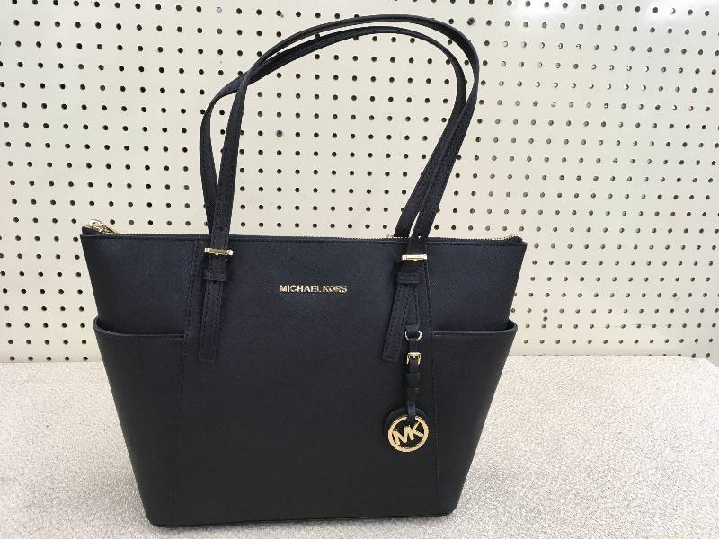 lot 212 image: Michael Kors Jet Set Top-Zip S Black