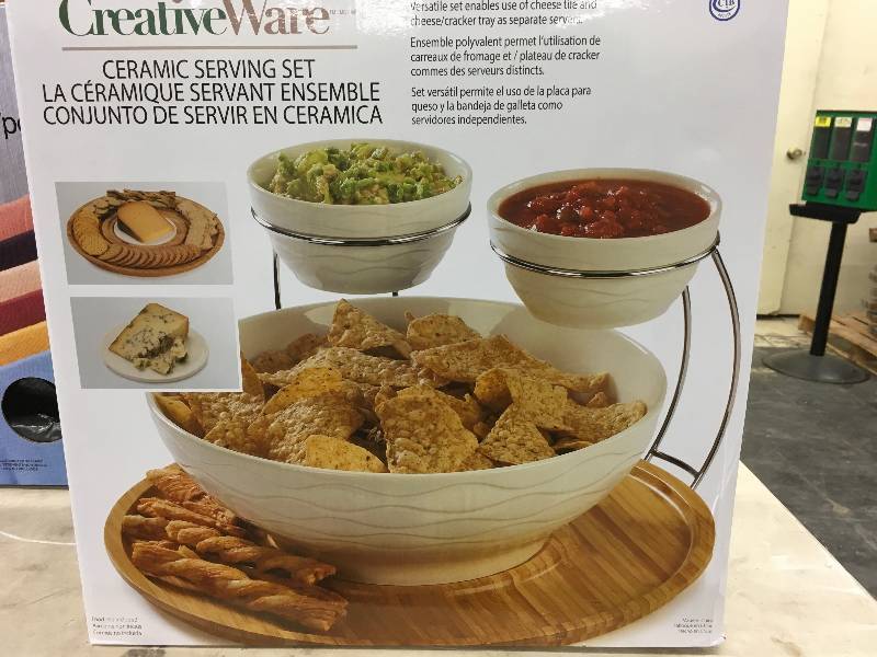lot 243 image: CHIP & DIP SET