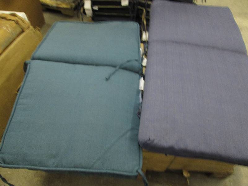 lot 17 image: Lot of 4 Assorted Hampton Bay Chair...