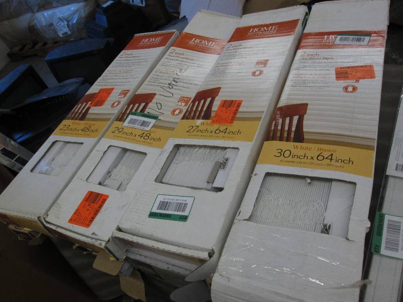 lot 69 image: Lot of 4 Home Decorators Collection...