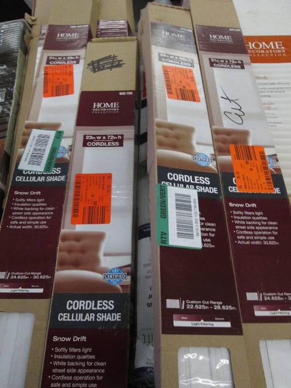 lot 73 image: Lot of 4 Home Decorators Collection...