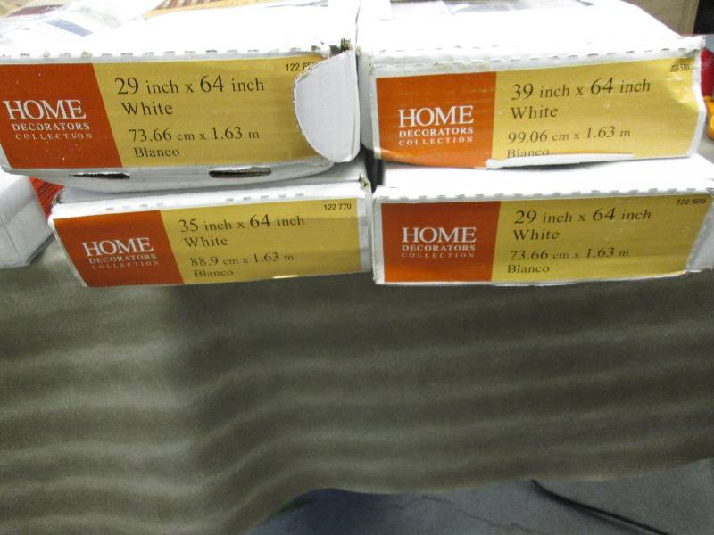 lot 75 image: Lot of 4 Home Decorators Collection...