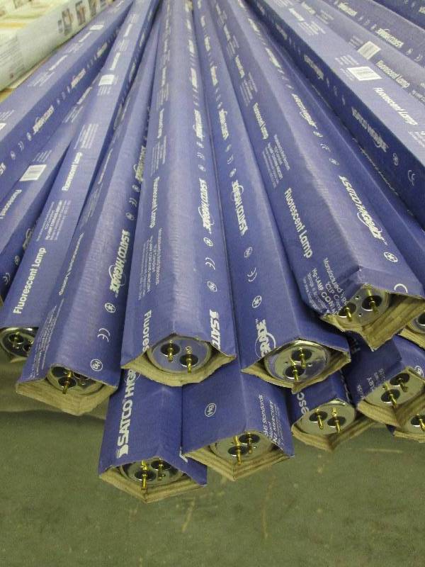 lot 83 image: Lot of 10  Satco 40 W 2550 LM  S663...