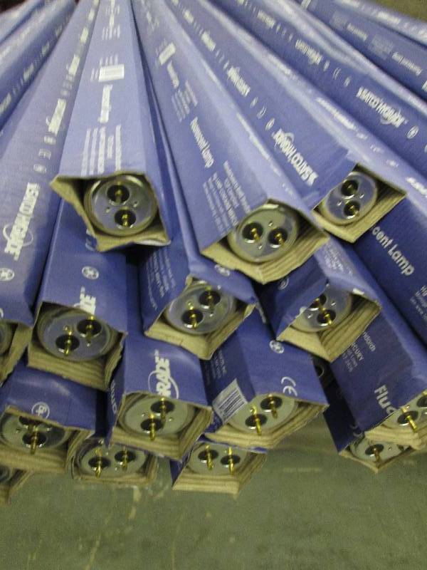 lot 85 image: Lot of 10  Satco 40 W 2550 LM  S663...