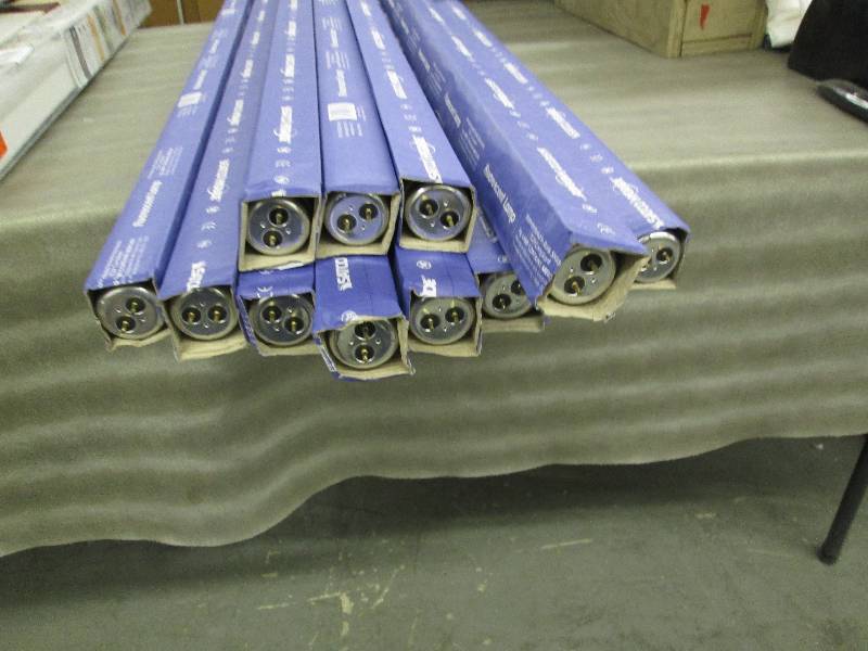 lot 86 image: Lot of 12  Satco 40 W 2550 LM  S663...