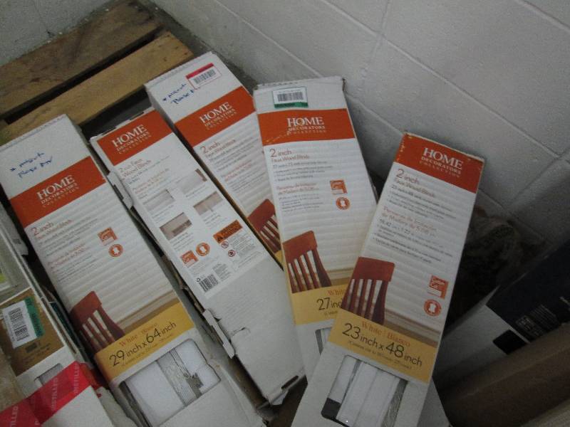 lot 94 image: Lot of 5 Home Decorators Collection...