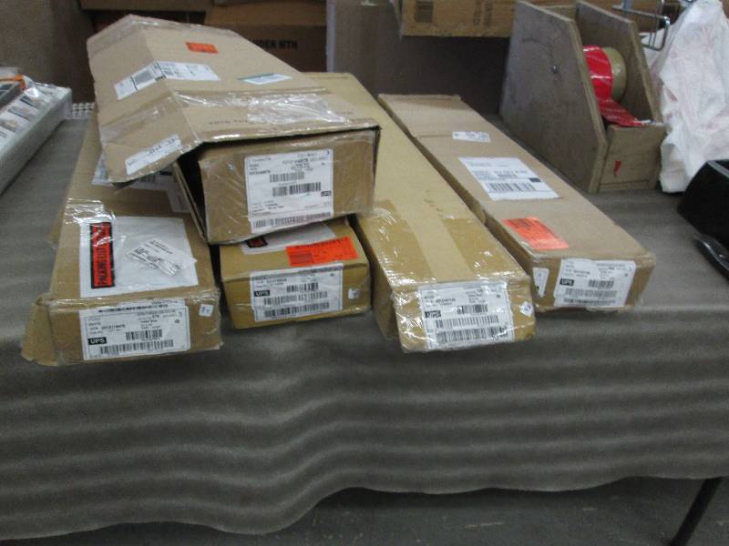 lot 98 image: Lot of 4  2 inch Blinds...