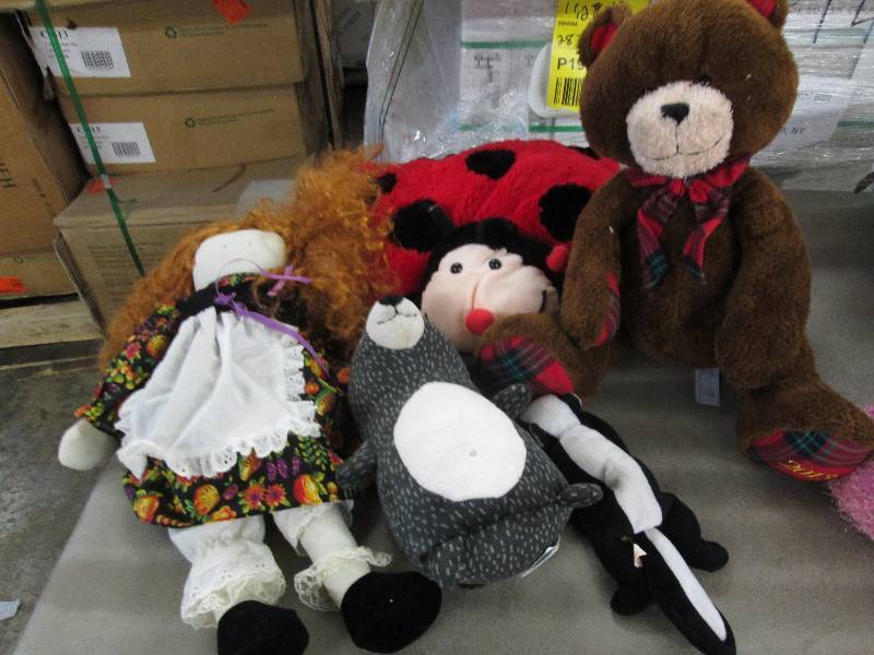lot 180 image: Pillow Pet, Doll, Plush...