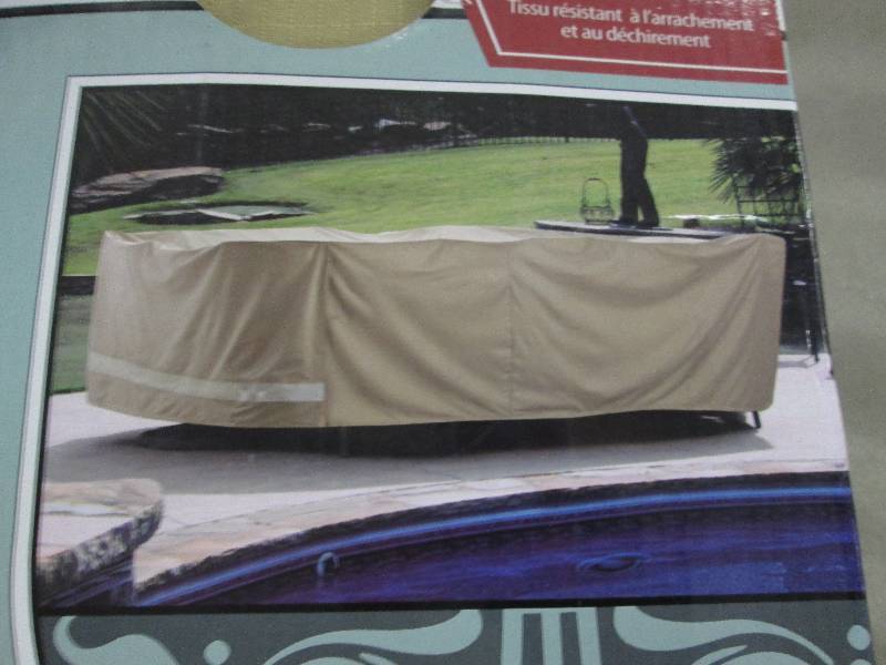lot 212 image: Patio Armour Table & Chair Cover Se...