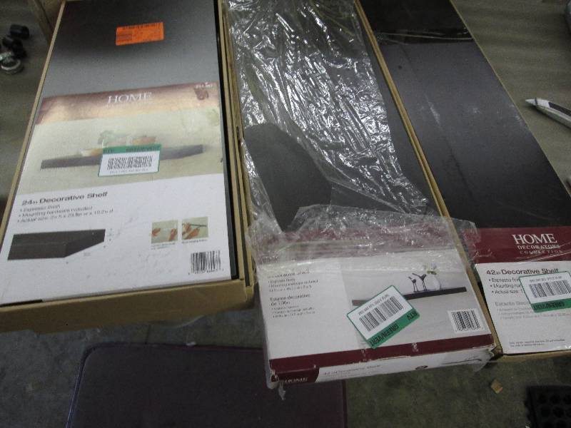 lot 242 image: Lot of 4 Home Decorators Collection...