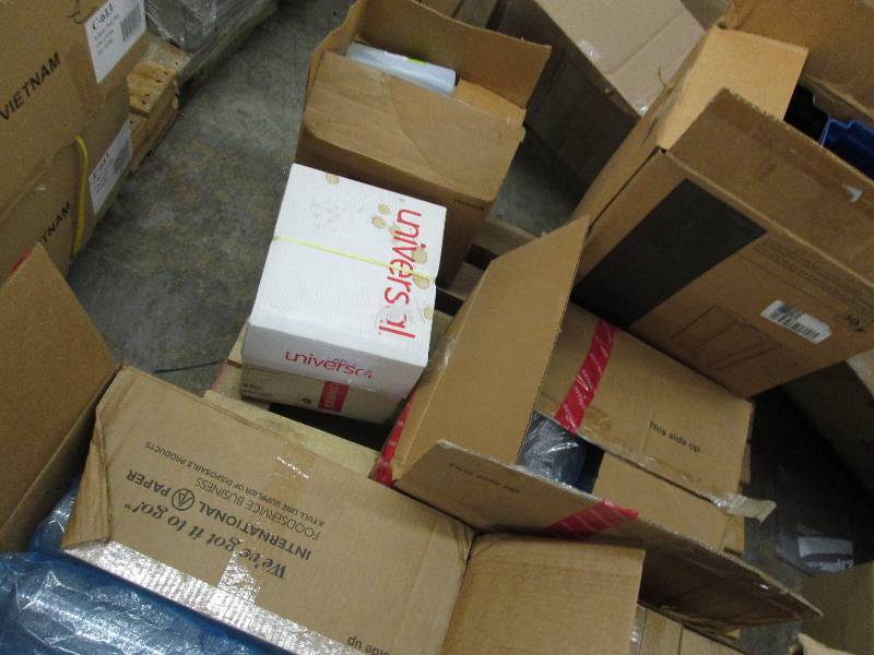 lot 264 image: Case of Continuous Feed Computer Pa...