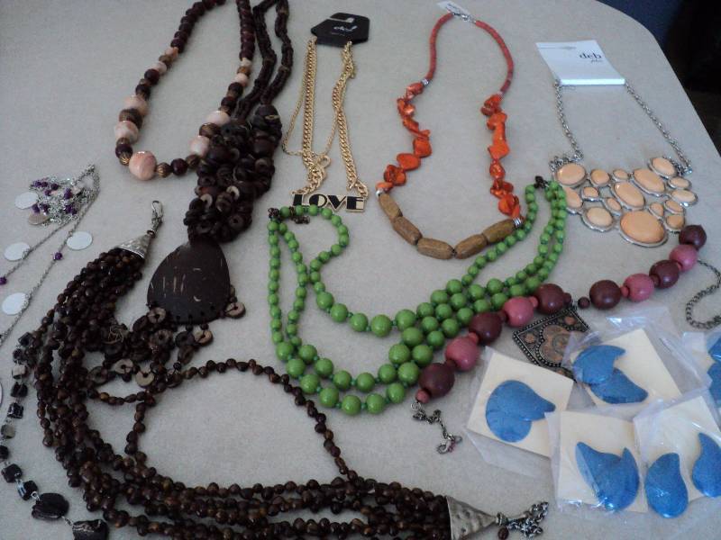 lot 4 image: Costume necklaces and earrings...