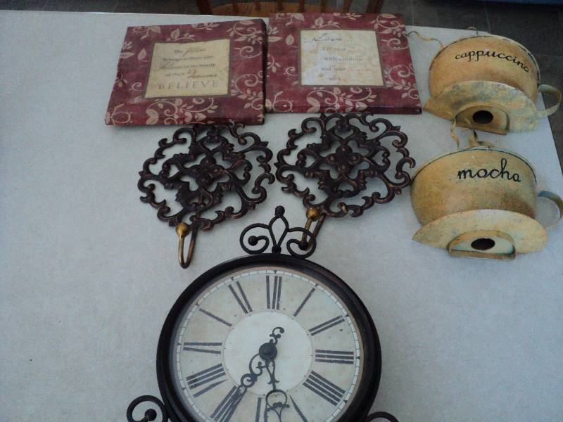 lot 6 image: Kitchen coffee dcor 1 clock...