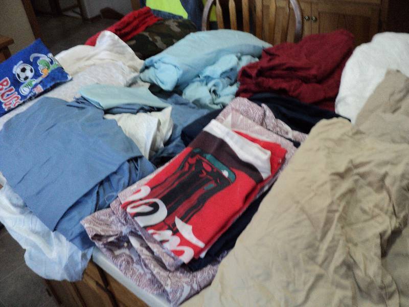 lot 14 image: Tub full of sheets and pillowcases ...