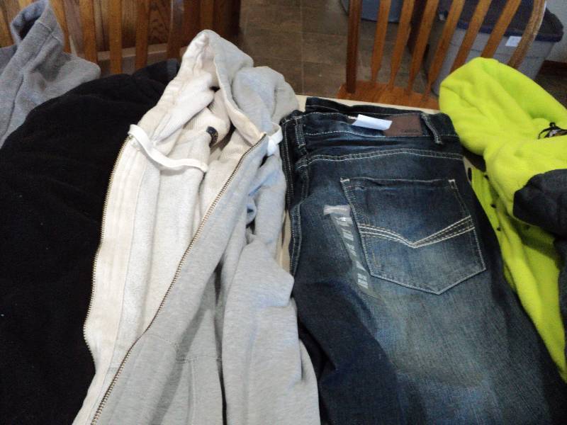 lot 16 image: Mens M clothing - some new...