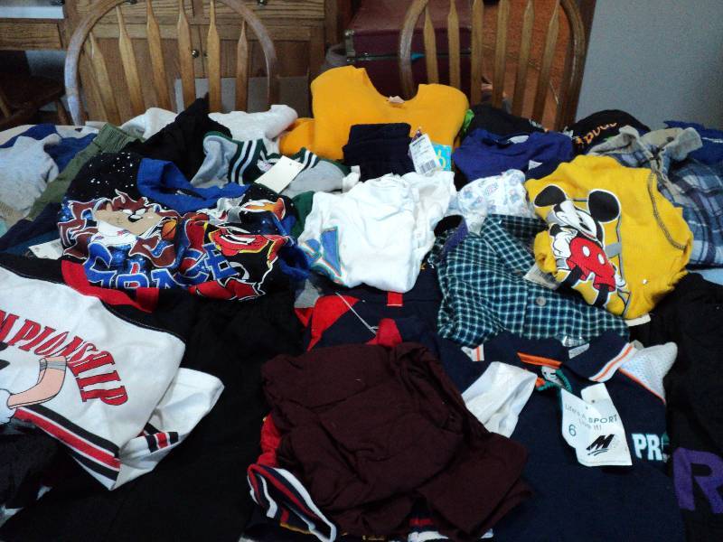 lot 17 image: Large lot of boys closing size S an...