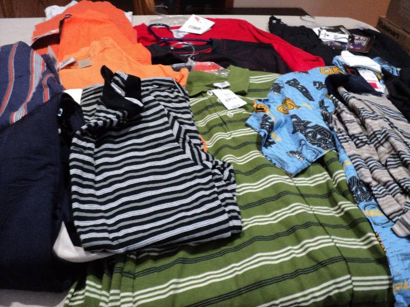 lot 38 image: 15 articles of boys new clothing -...