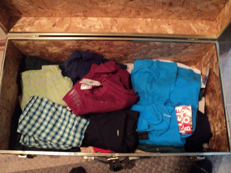 lot 40 image: Black Roll-it Foot locker with boy...