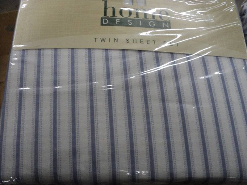 lot 59 image: Home dcor plus sheets - some new...