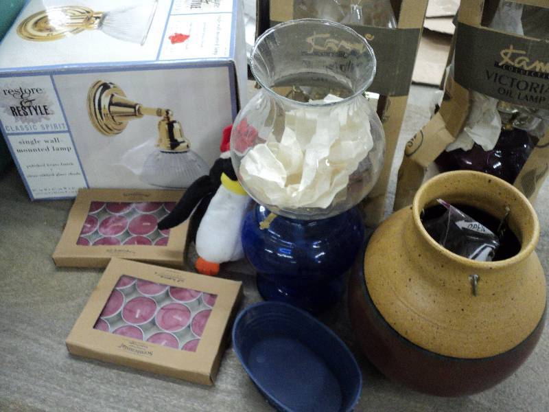 lot 73 image: Tote of misc. home dcor - separat...