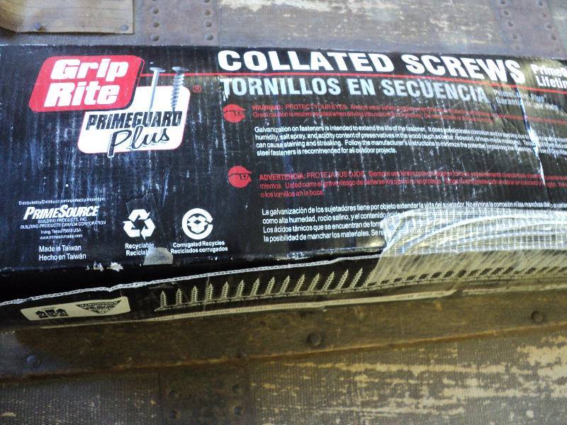 lot 82 image: Collated screws...