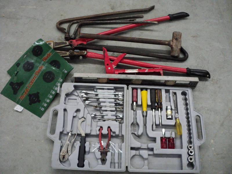 lot 101 image: All tools pictured...