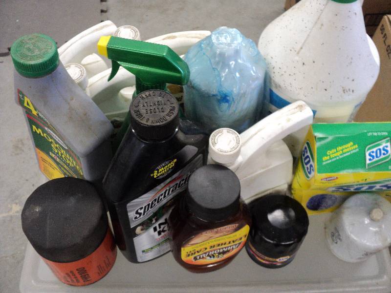 lot 109 image: Box of misc....