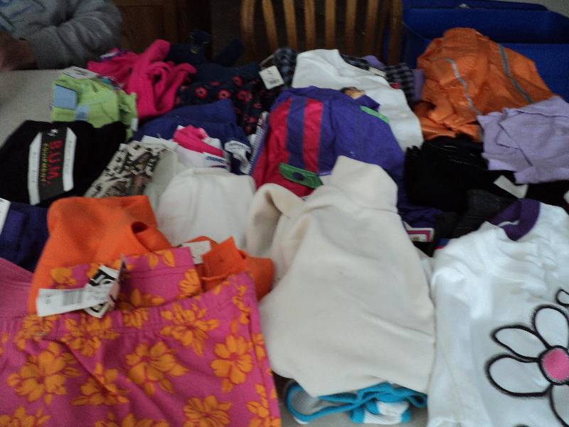 lot 116 image: 25 pieces of new girls clothing siz...