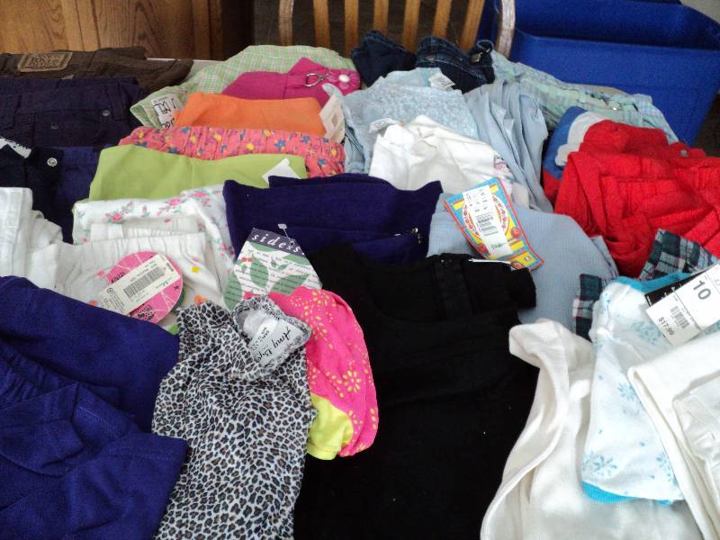 lot 117 image: 25 pieces of new girls clothing siz...