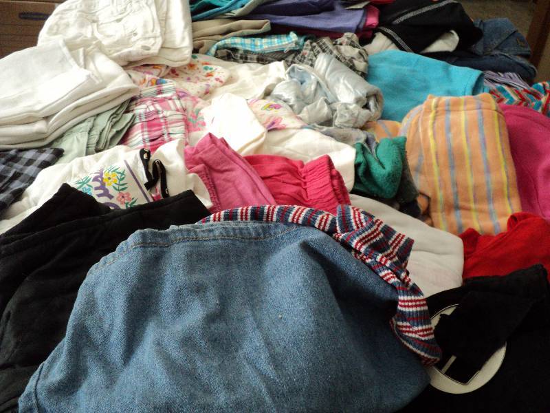 lot 119 image: 50 pieces of new girls clothing siz...