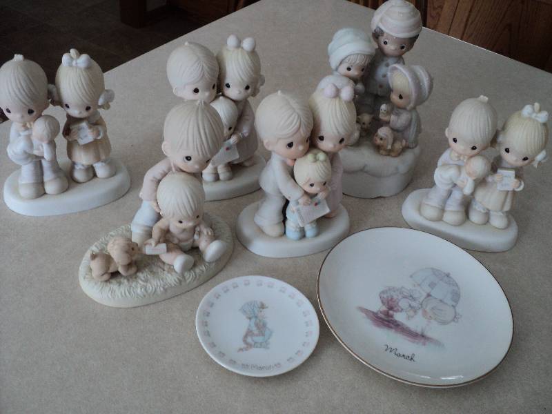 lot 125 image: Precious Moments collection...