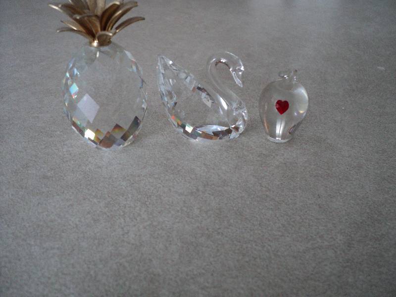 lot 127 image: Swarovski set of 3 - pineapple, swa...