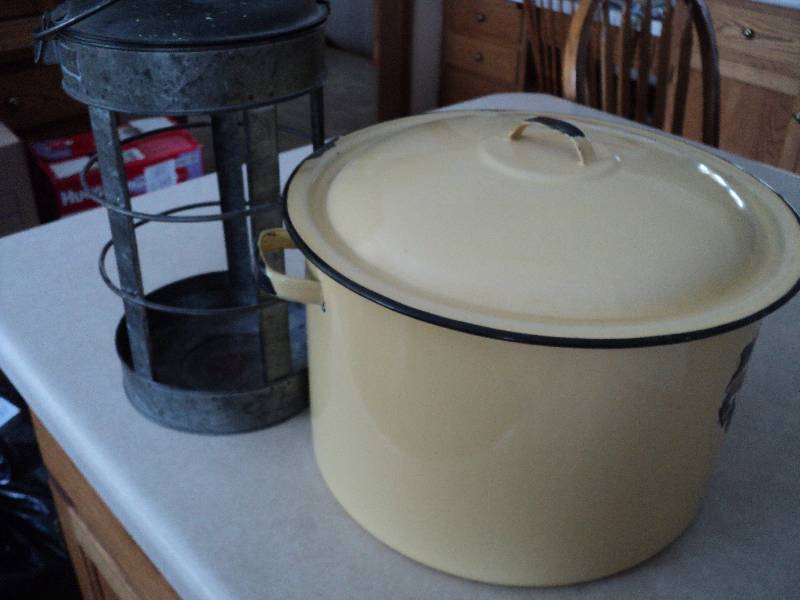 lot 130 image: Yellow enamel pot and cover and gal...