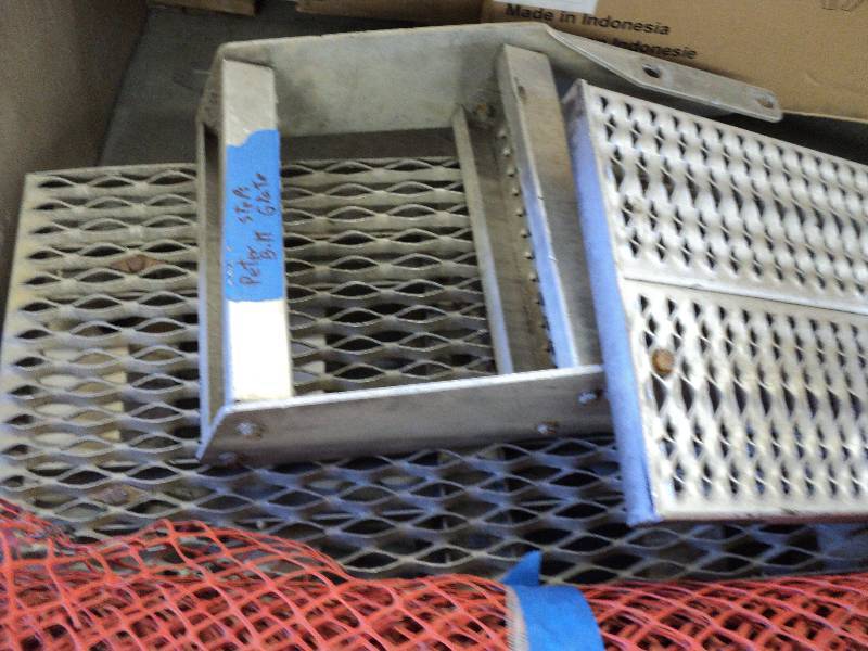 lot 139 image: Peterbilt steps...