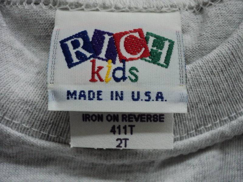 lot 160 image: 33 size 2T gray T-shirts...