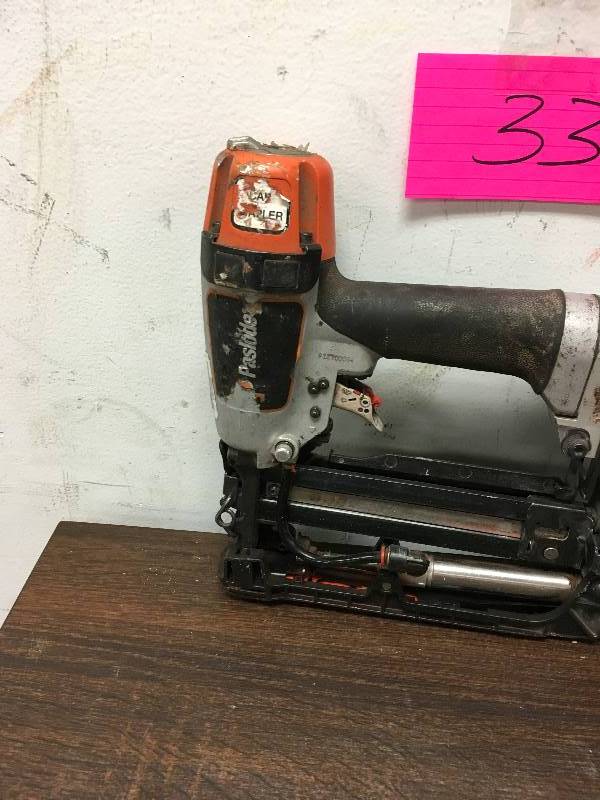 lot 33 image: Paslode CS150 18 Gauge Cap Pneumatic Stapler