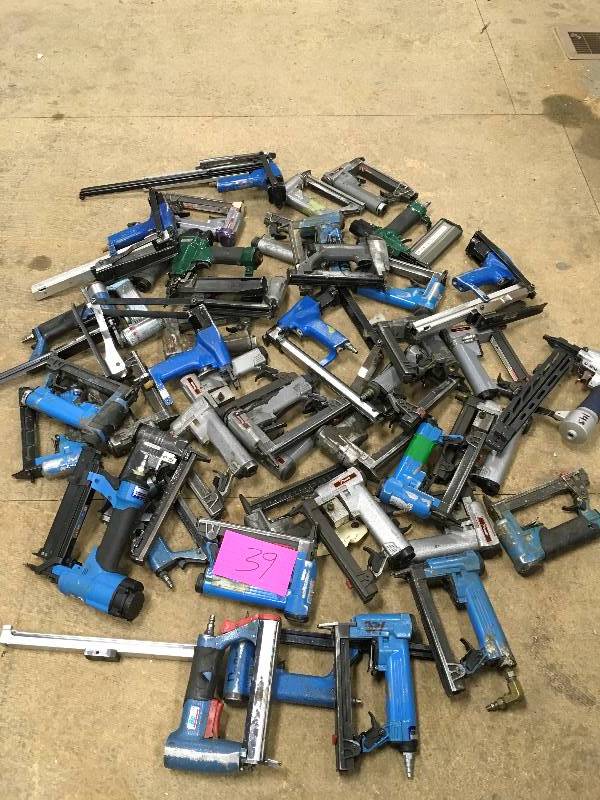 lot 39 image: Lot of salvage staplers  for parts o repairs