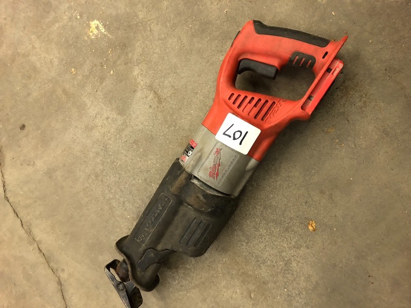 lot 107 image: Milwaukee 28Volt Sawzall---Tool Onl...