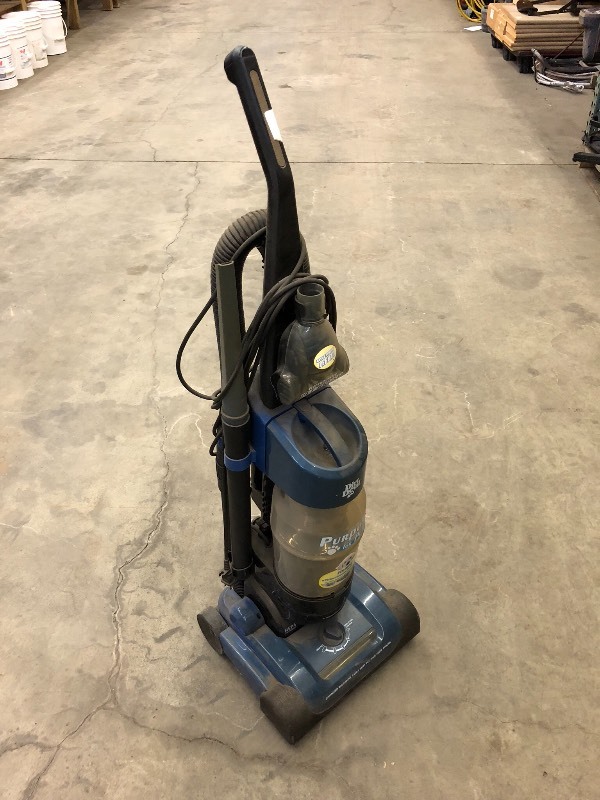 lot 91 image: Dirt Devil Bagless Vacuum Cleaner ...