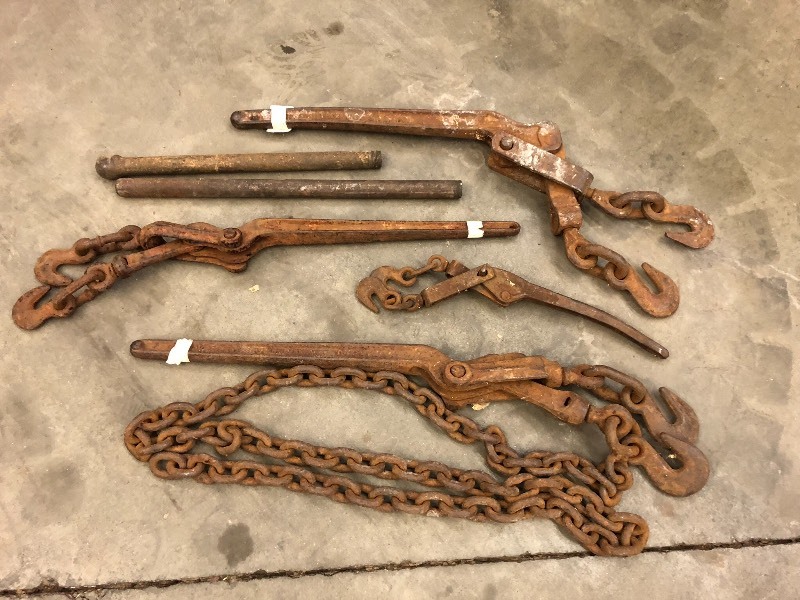 lot 82 image: Lot Of (4) Chain Binders ...