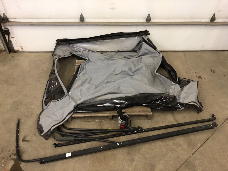 lot 67 image: Softshell Truck Topper Set For A 6....