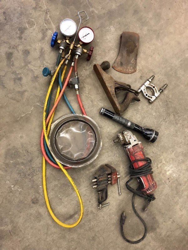 lot 78 image: Bucket Of Bandsaw Blades, Shop Sup...
