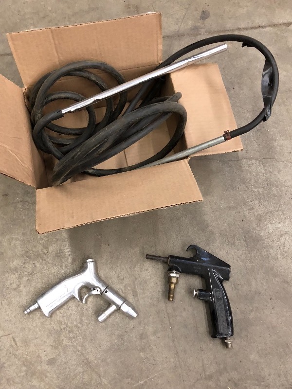 lot 124 image: Lot Of (2) Paint Sprayer Guns ...