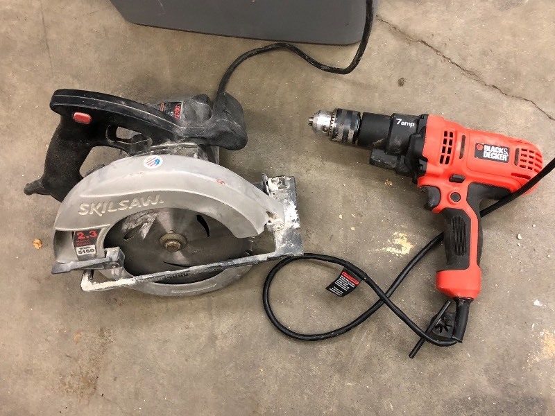 lot 100 image: (1) Skilsaw 5150 Circular Saw & (1)...